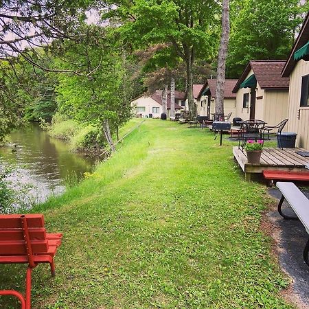 Betsie Riverside Resort Benzonia 외부 사진