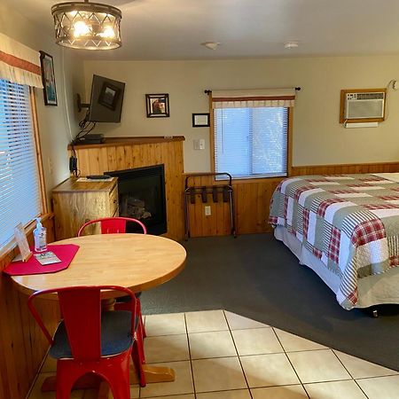Betsie Riverside Resort Benzonia 외부 사진