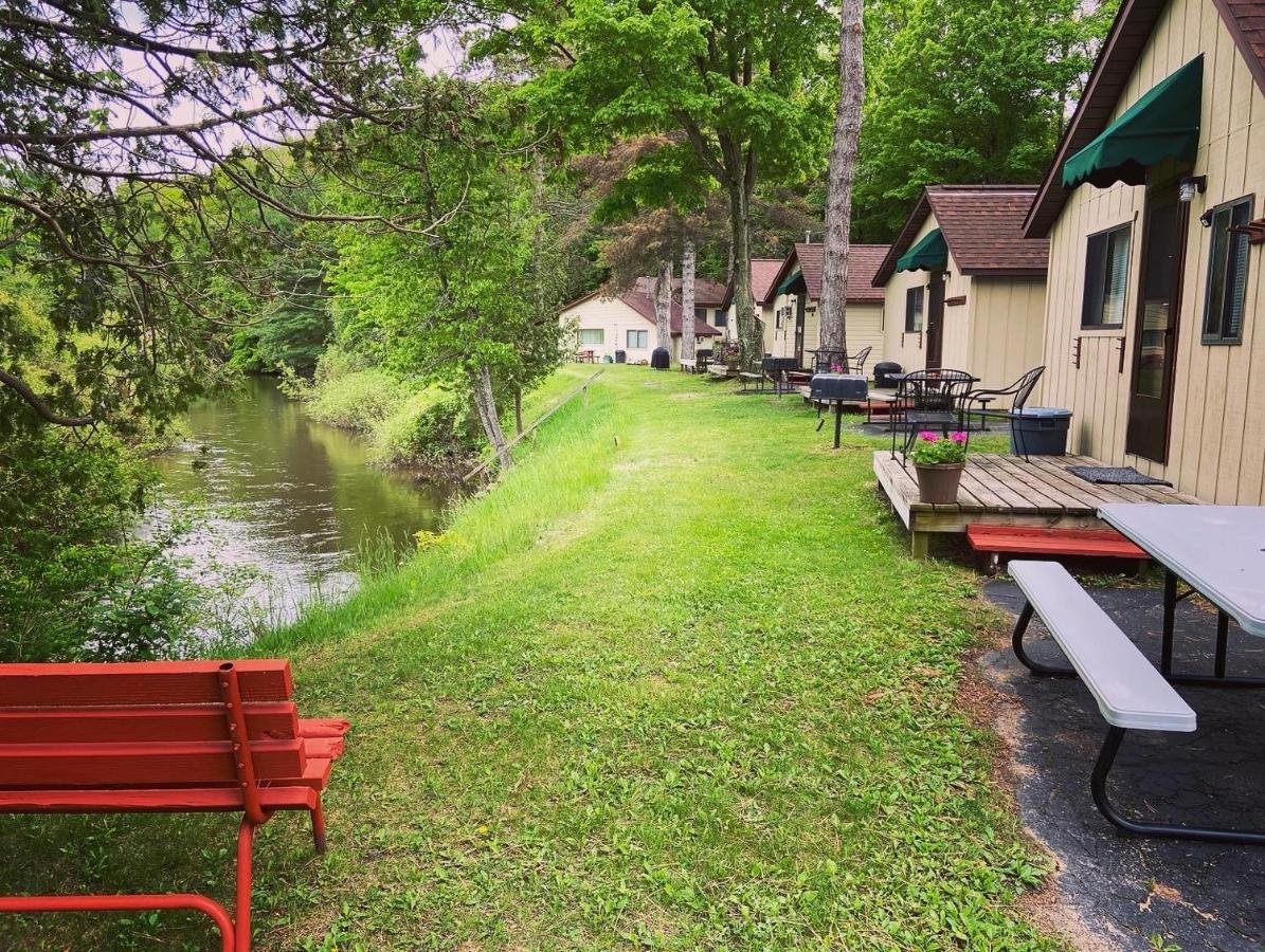 Betsie Riverside Resort Benzonia 외부 사진