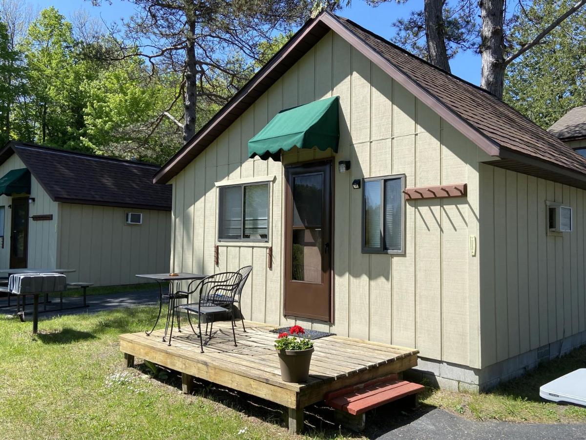 Betsie Riverside Resort Benzonia 외부 사진