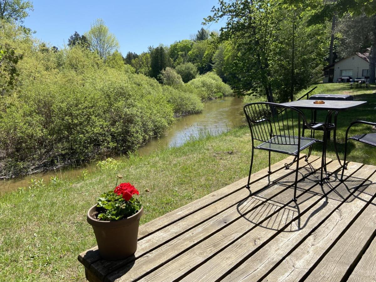 Betsie Riverside Resort Benzonia 외부 사진