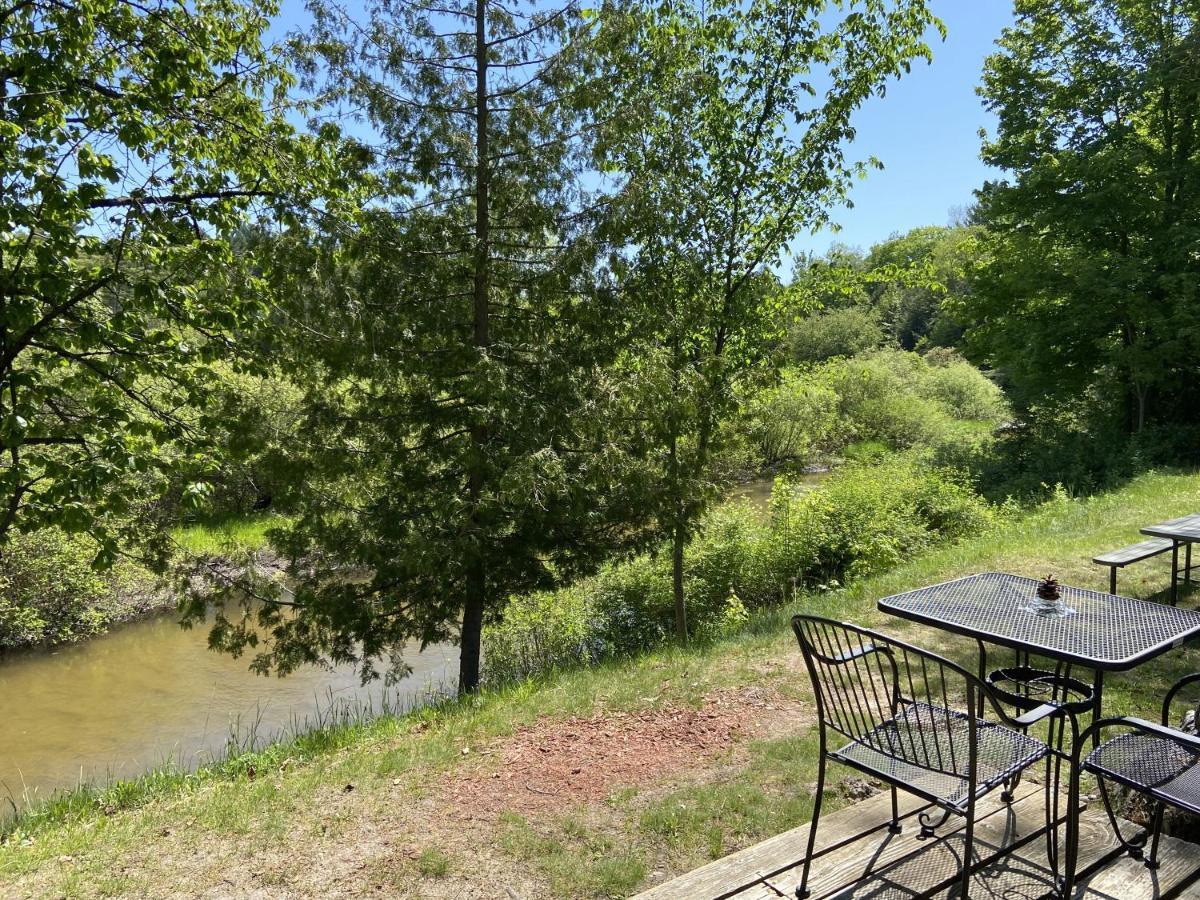 Betsie Riverside Resort Benzonia 외부 사진