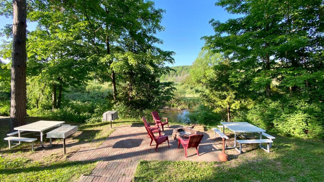Betsie Riverside Resort Benzonia 외부 사진
