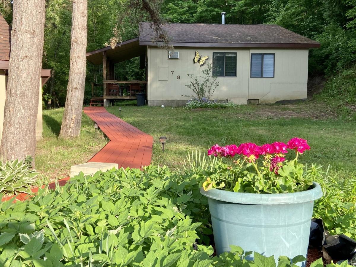 Betsie Riverside Resort Benzonia 외부 사진