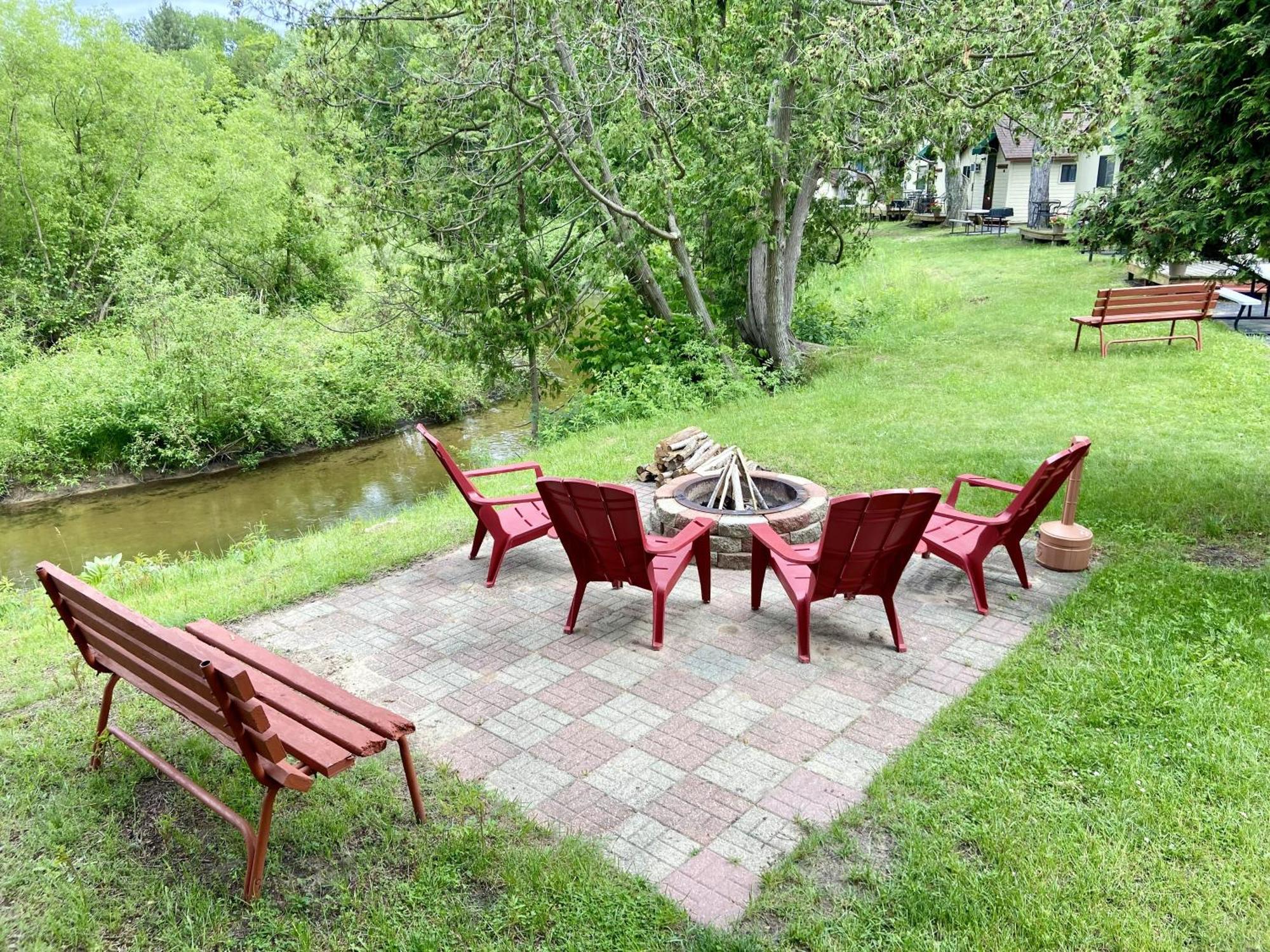 Betsie Riverside Resort Benzonia 외부 사진