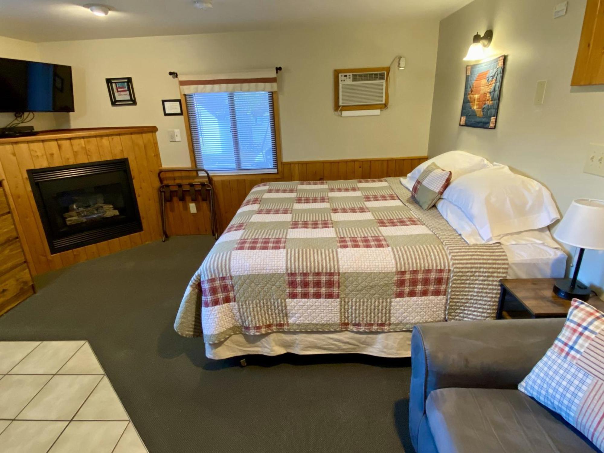 Betsie Riverside Resort Benzonia 외부 사진